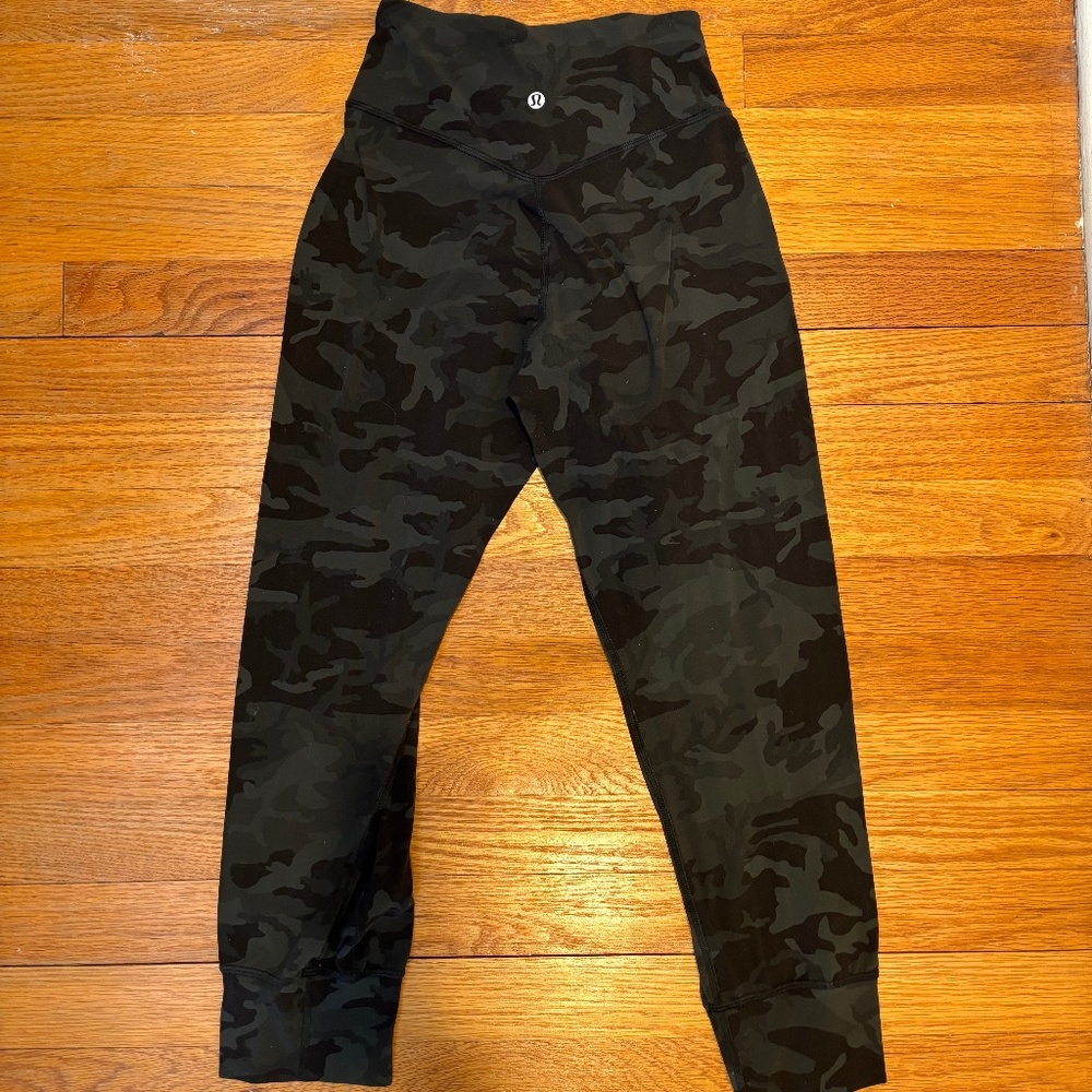 Lululemon Camo Pants Black & Gray Size 2 with free Lululemon bag